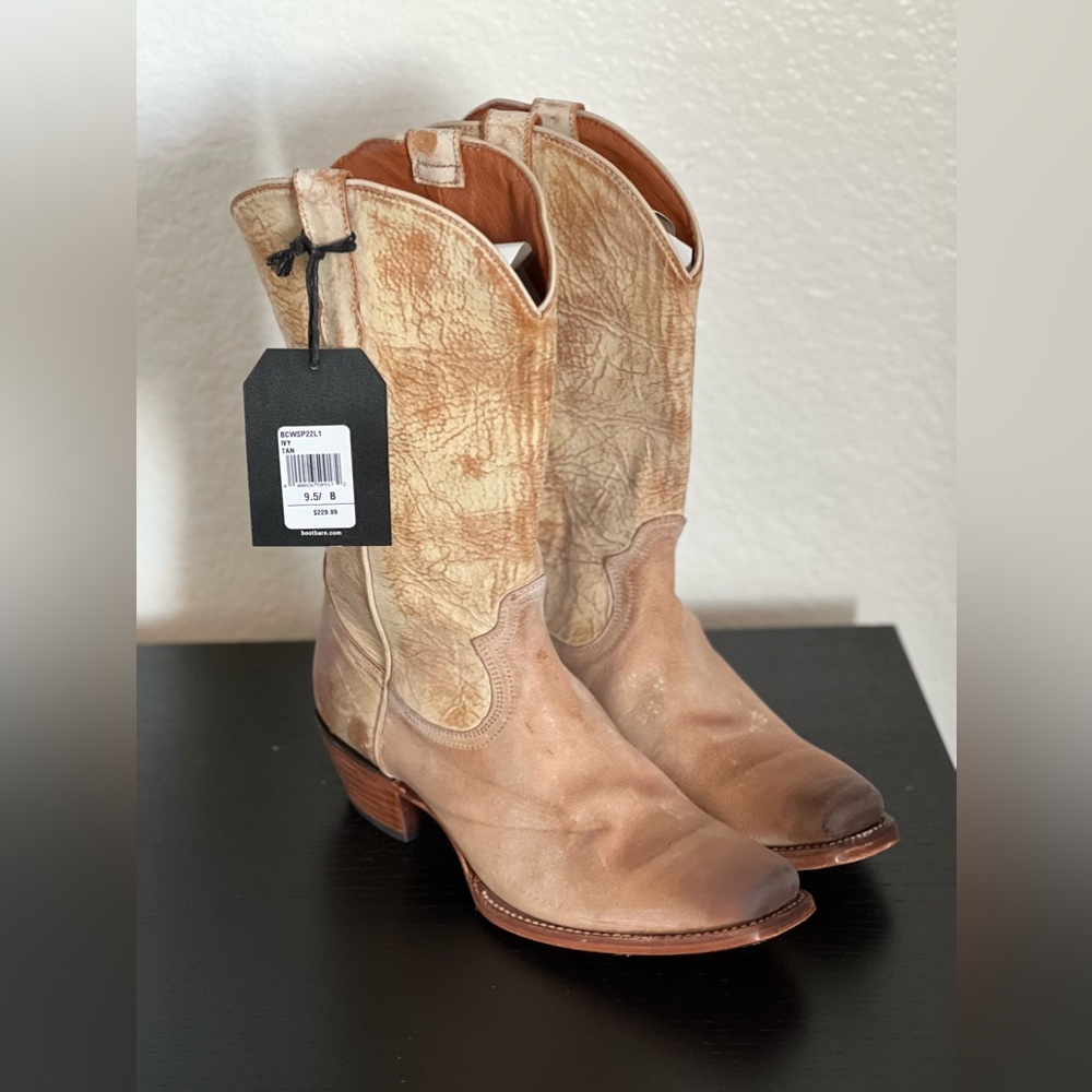 Cleo+Wolf size 9.5B Tan